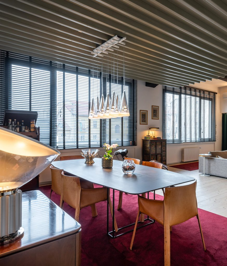 Custom-made Table with Solid Surface Materials 專業訂造餐桌 餐台 使用耐刮耐磨廚房台面物料