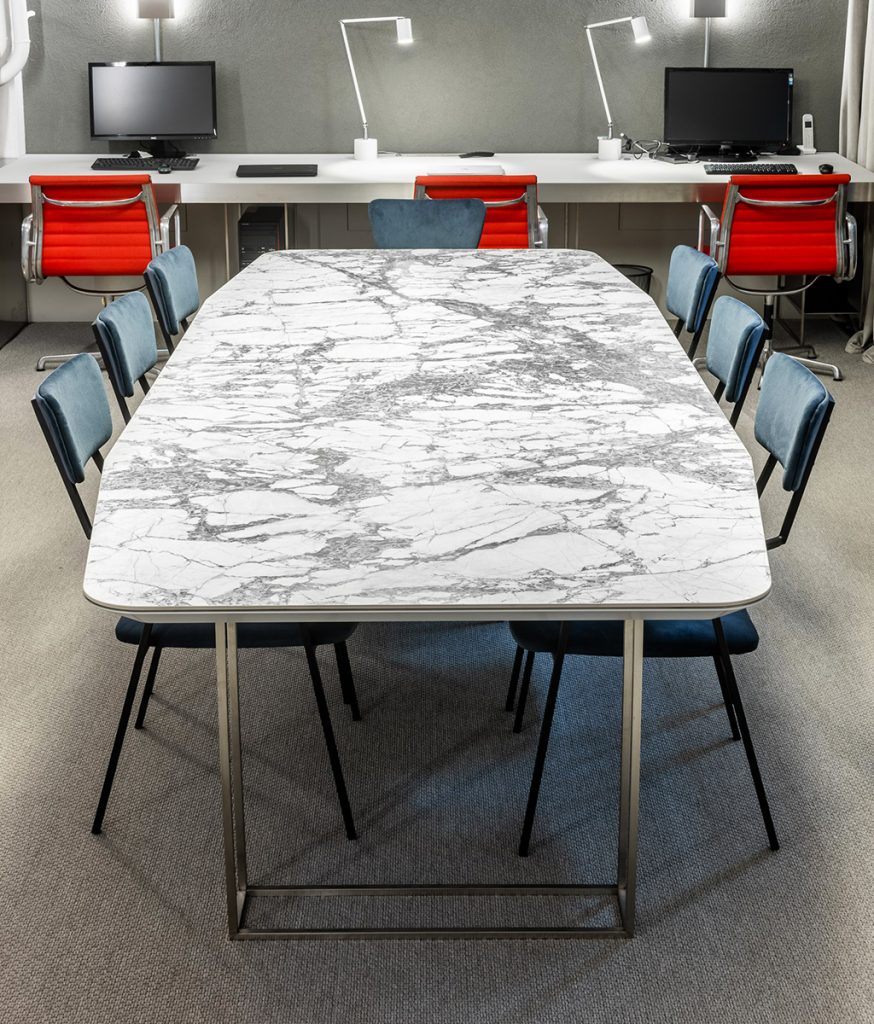 Custom-made Table with Solid Surface Materials 專業訂造餐桌 餐台 使用耐刮耐磨廚房台面物料
