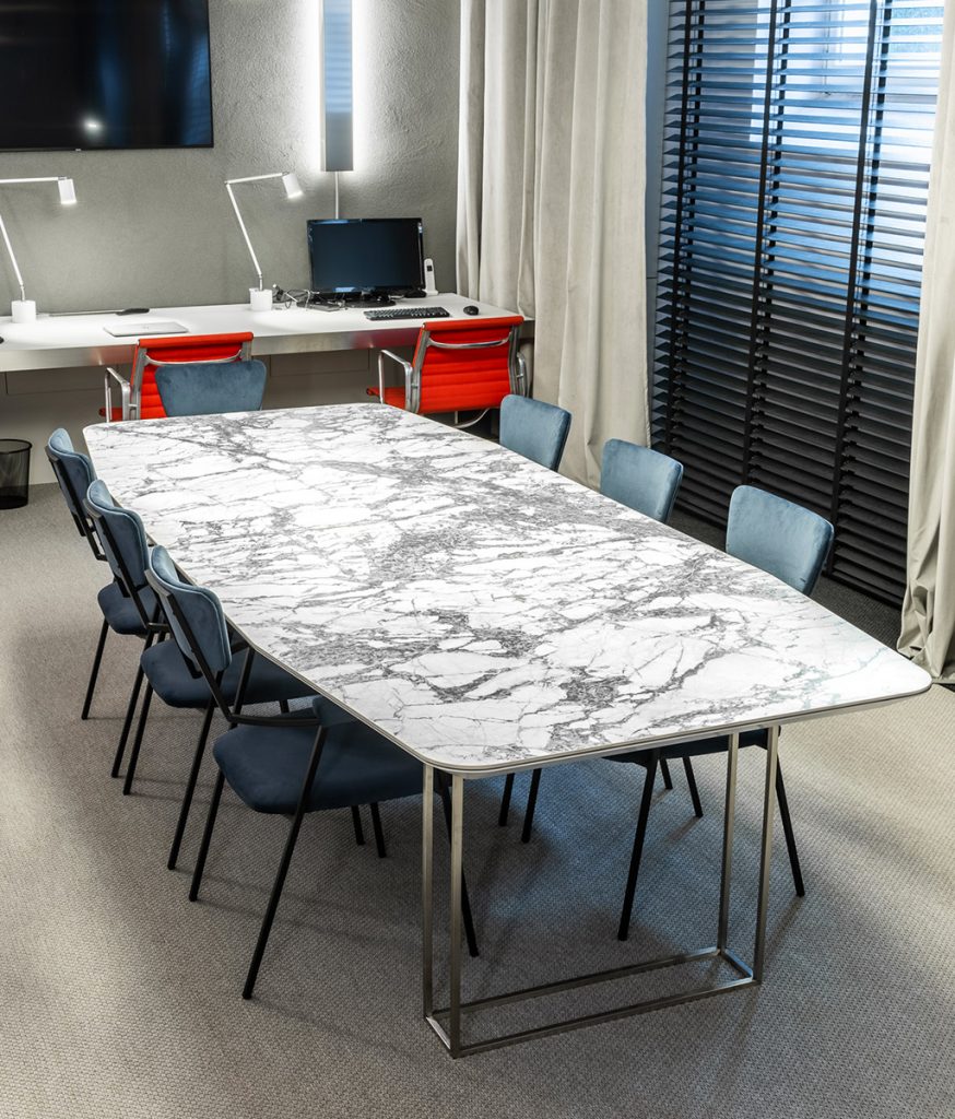 Custom-made Table with Solid Surface Materials 專業訂造餐桌 餐台 使用耐刮耐磨廚房台面物料