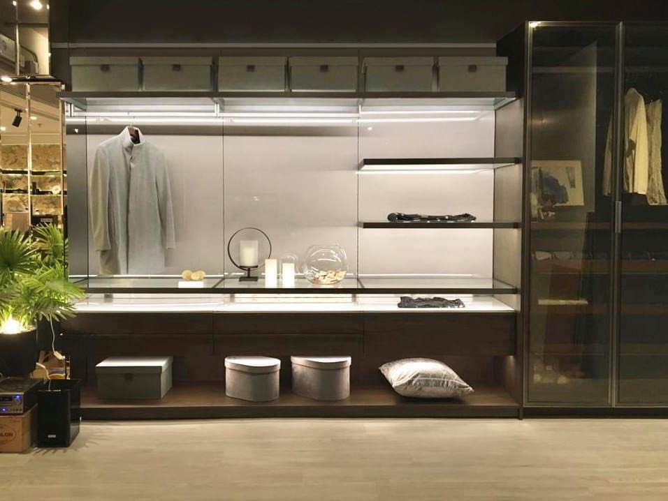 Walk-in Closets with Italian Dolomiti Shelving System (1set)