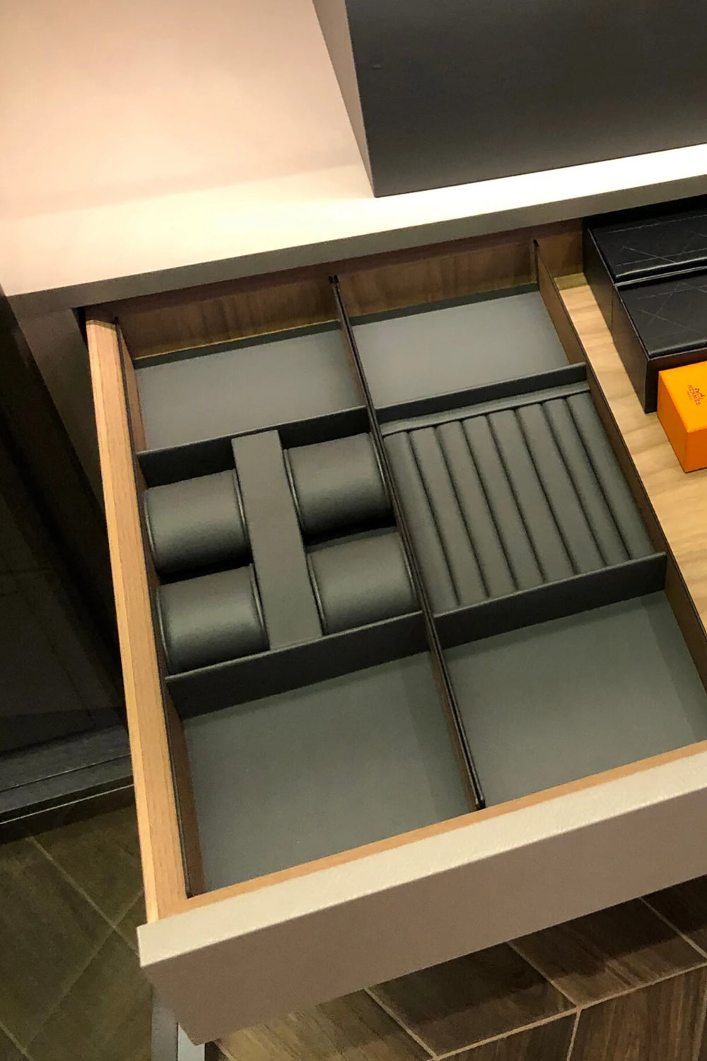 Drawer Organizers for Wardrobe in Leather 真皮衣櫃收納分隔